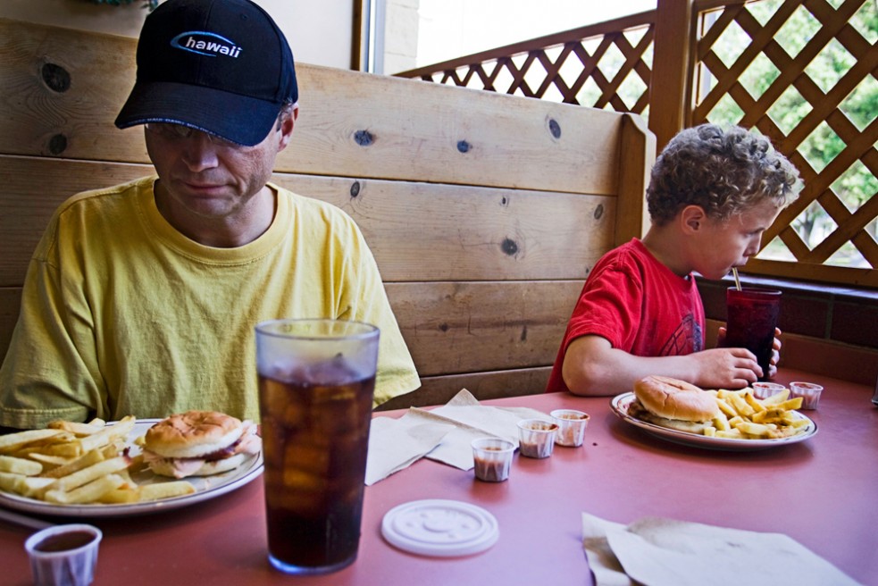 Art and Documentary Photography - Loading JI8Y0591_eating.jpg