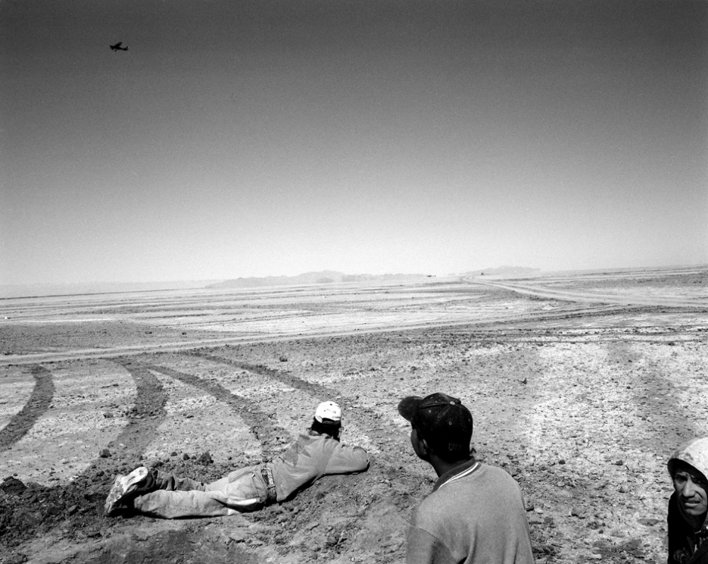 Art and Documentary Photography - Loading 20020324_Airplane.jpg