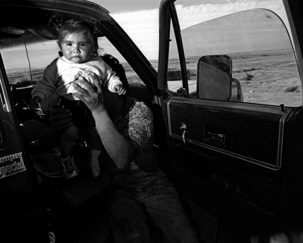 Art and Documentary Photography - Loading 20020324_MediaLunaInTruck.jpg