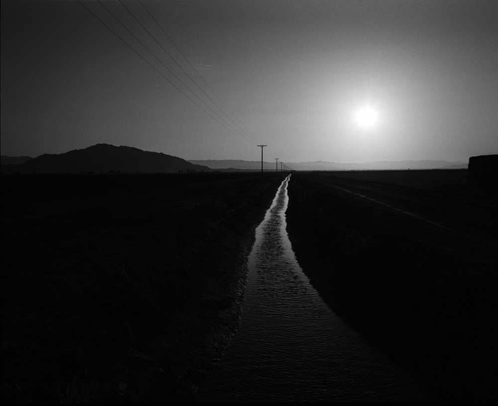 Art and Documentary Photography - Loading 20110419_CanalOnBorder.jpg